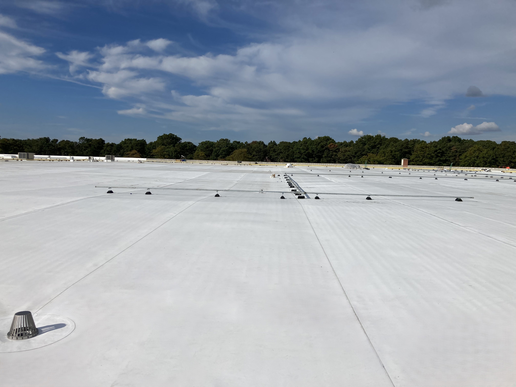 Flat commercial roofing installation service